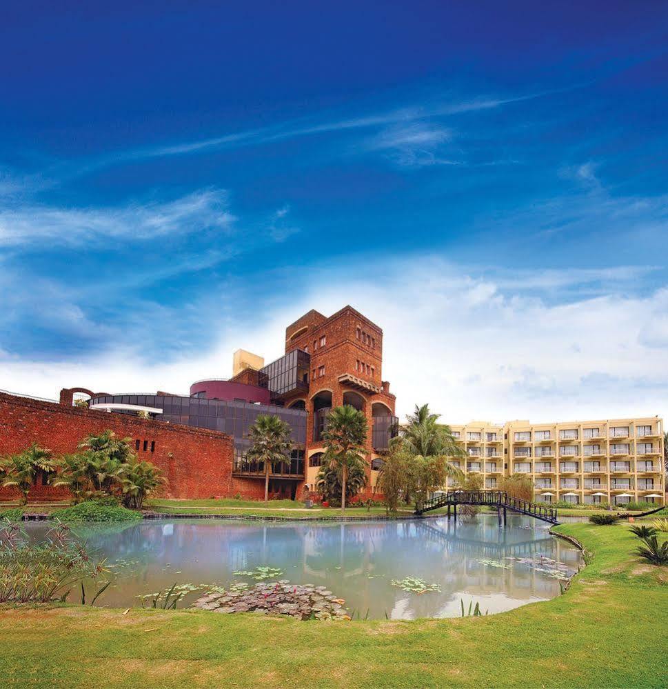 Hotel The Ffort Raichak. Kalkutta Exterior foto